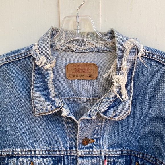 VINTAGE 1990 Levis Jean Jacket Sz Large/44L Distressed Big E Distressed Pockets - Picture 2 of 14